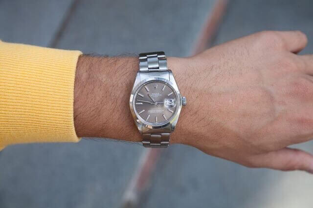 ロレックスの34mmメンズモデルの腕時計は男には小さいのか？